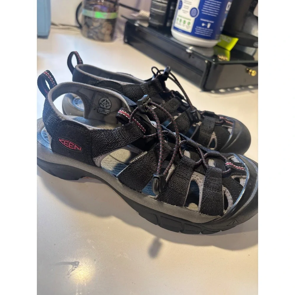 Keen Newport H2 Hiking Sandals Waterproof Outdoor Trail Black Womens 9 $54